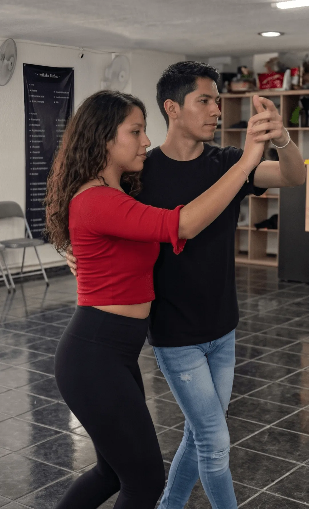 Aprende a bailar salsa en línea en Academia de baile ARIA