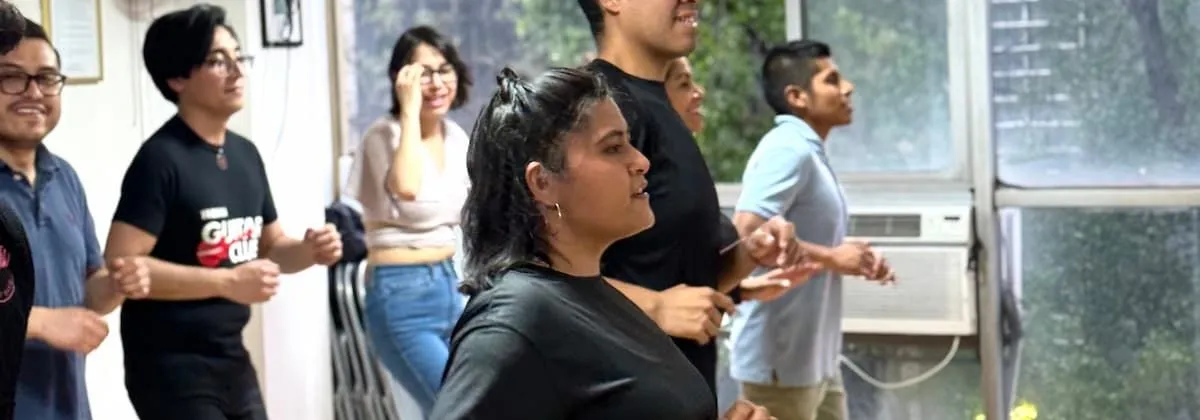 Grupo de personas en sus clases de baile